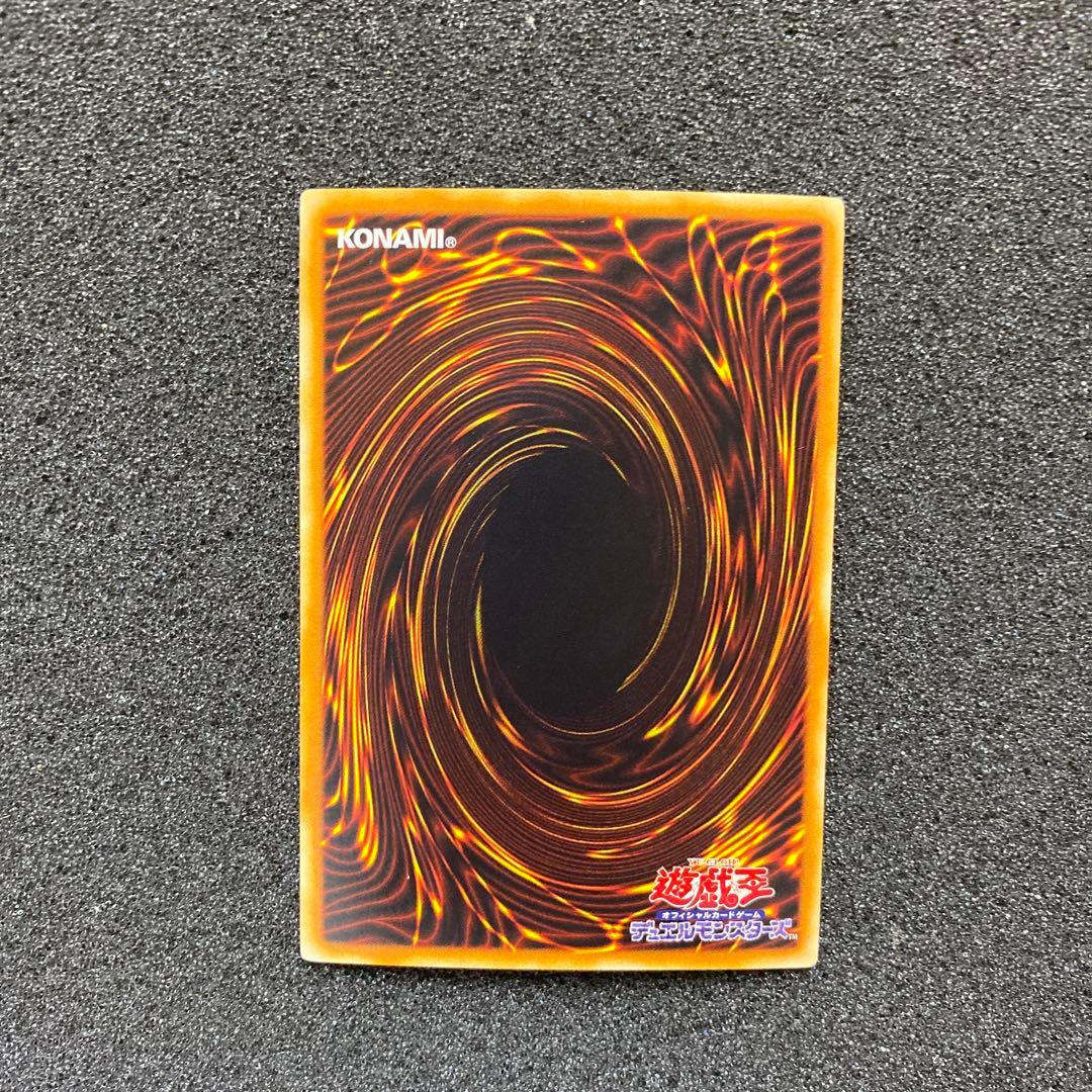 ロ*ー様 【美品】　遊戯王　ブラック・ローズ・ドラゴン　ホロ　ホログラフィック