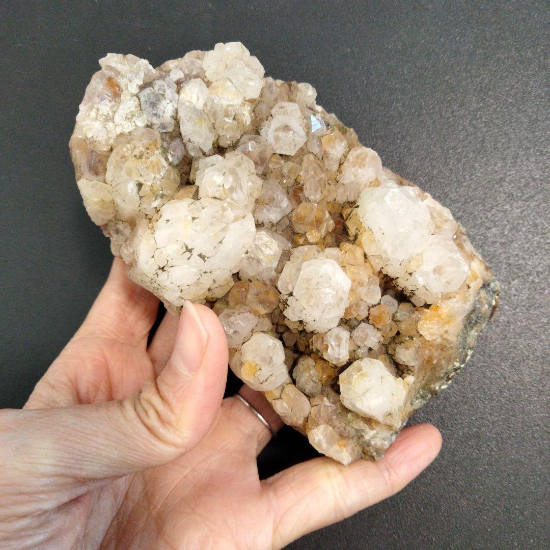 秋田県荒川鉱山天然水晶　多頭水晶　天然水晶　透明度高い　原石