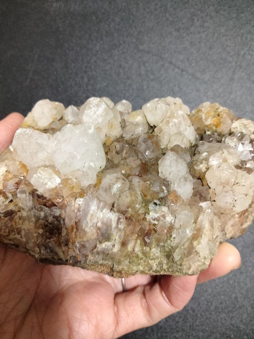 秋田県荒川鉱山天然水晶　多頭水晶　天然水晶　透明度高い　原石