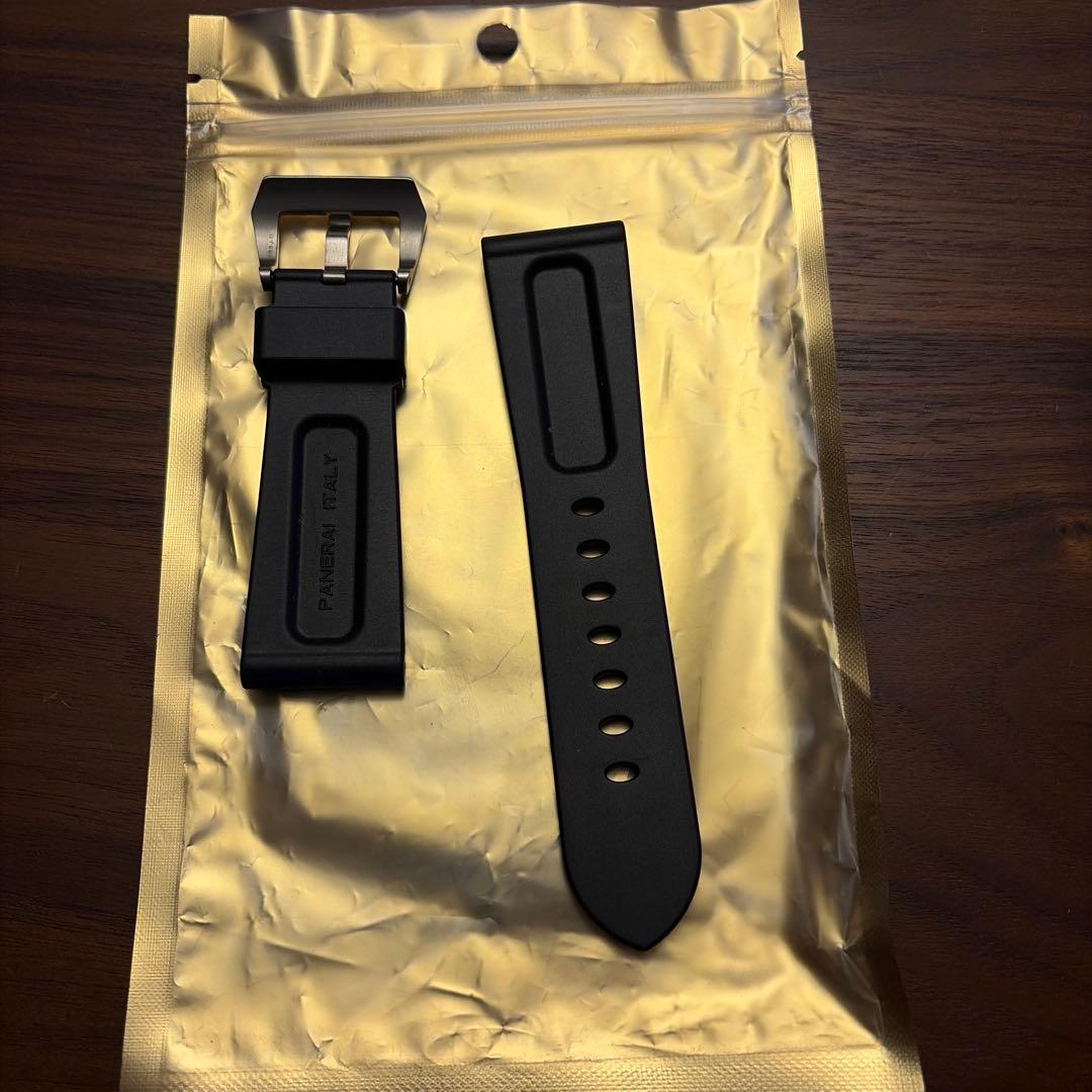 PANERAI ブラック ラバーベルト バックル付き