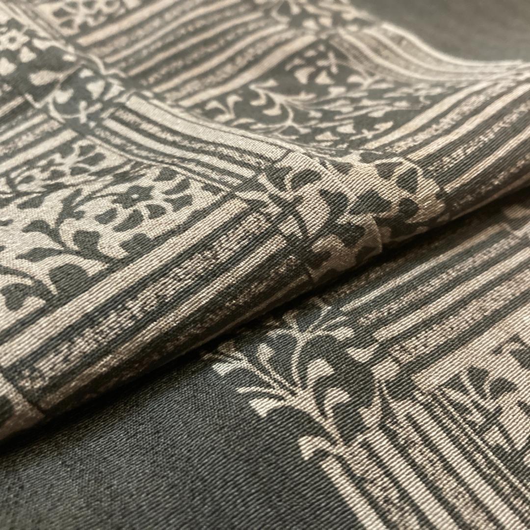 小紋　こげ茶色　裄69　身丈166.5　袷　正絹　着物