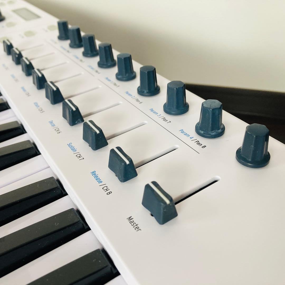 【美品】Arturia MIDIキーボードKeyLab Essential 61