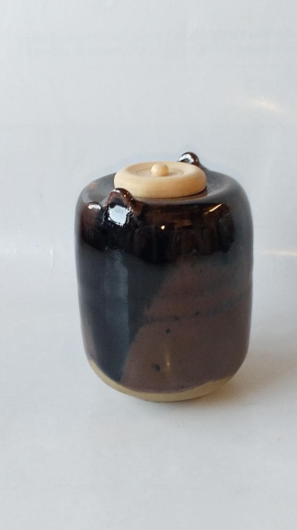 耳付茶入 京玉欽 作 仕覆 京焼 茶道具 共箱 美品 です。