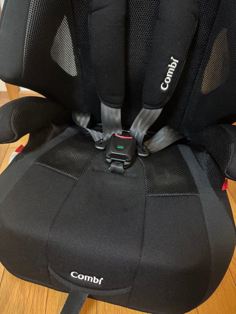 【美品】Combi チャイルドシート ブラック ジョイトリップ　エアスルー　GG