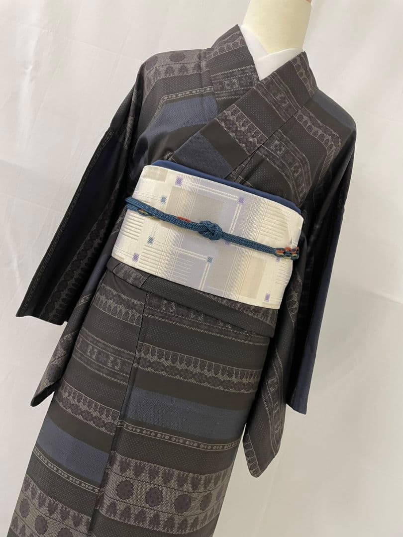 お見分け済美品　　藍泥　本場奄美大島紬　名古屋帯