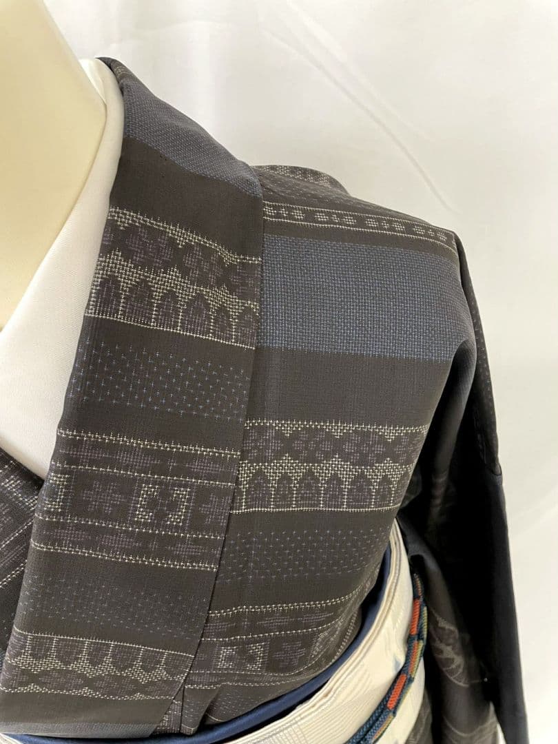 お見分け済美品　　藍泥　本場奄美大島紬　名古屋帯