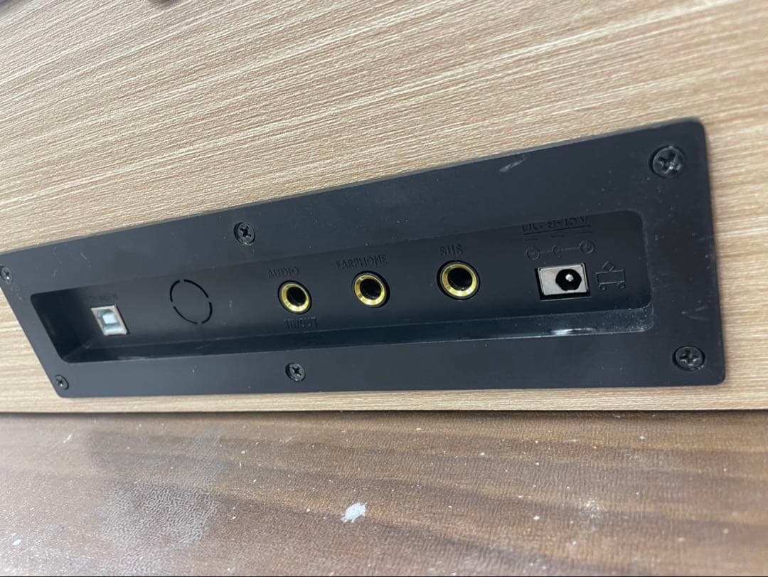 電子ピアノ88鍵盤　ハンマーアクション鍵盤　３本ペダル　オーク