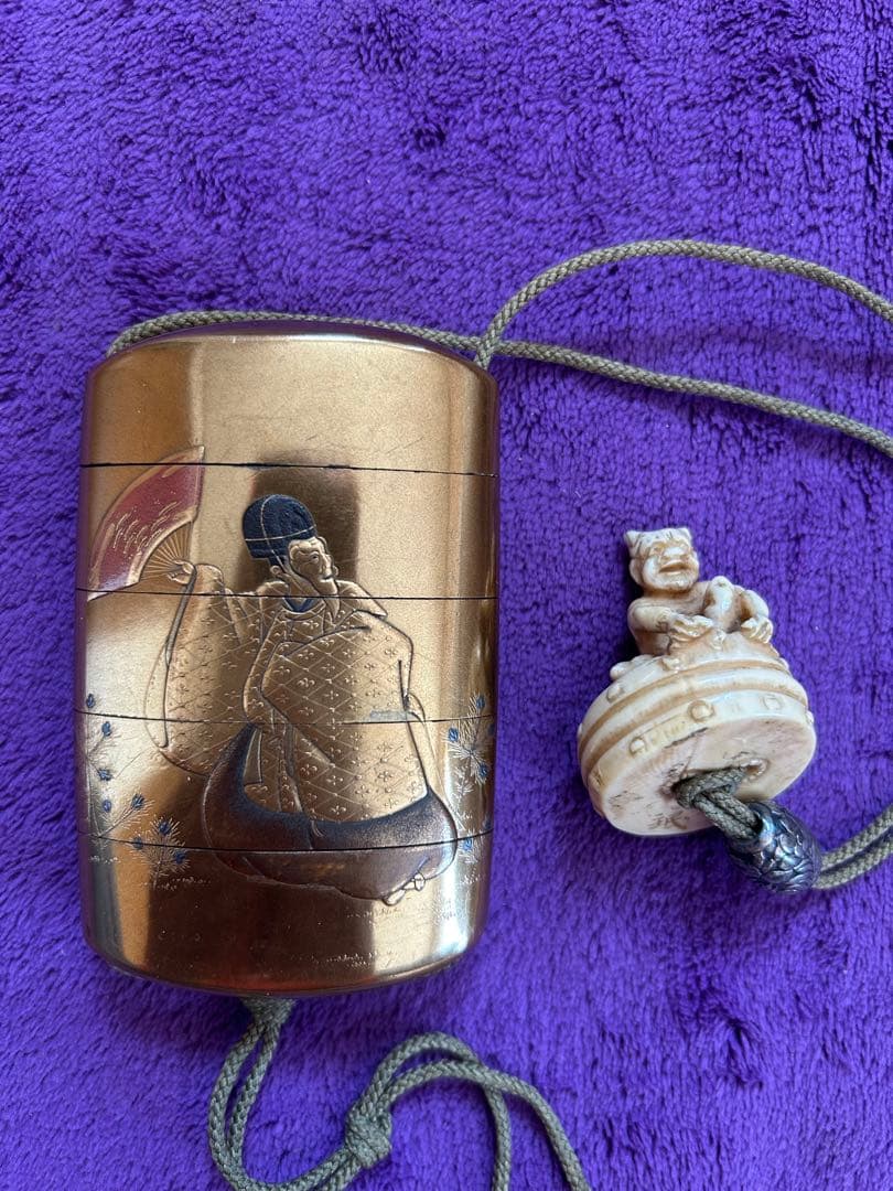 金色 漆器 印籠 根付 薬入れ 小物入れ オブジェ