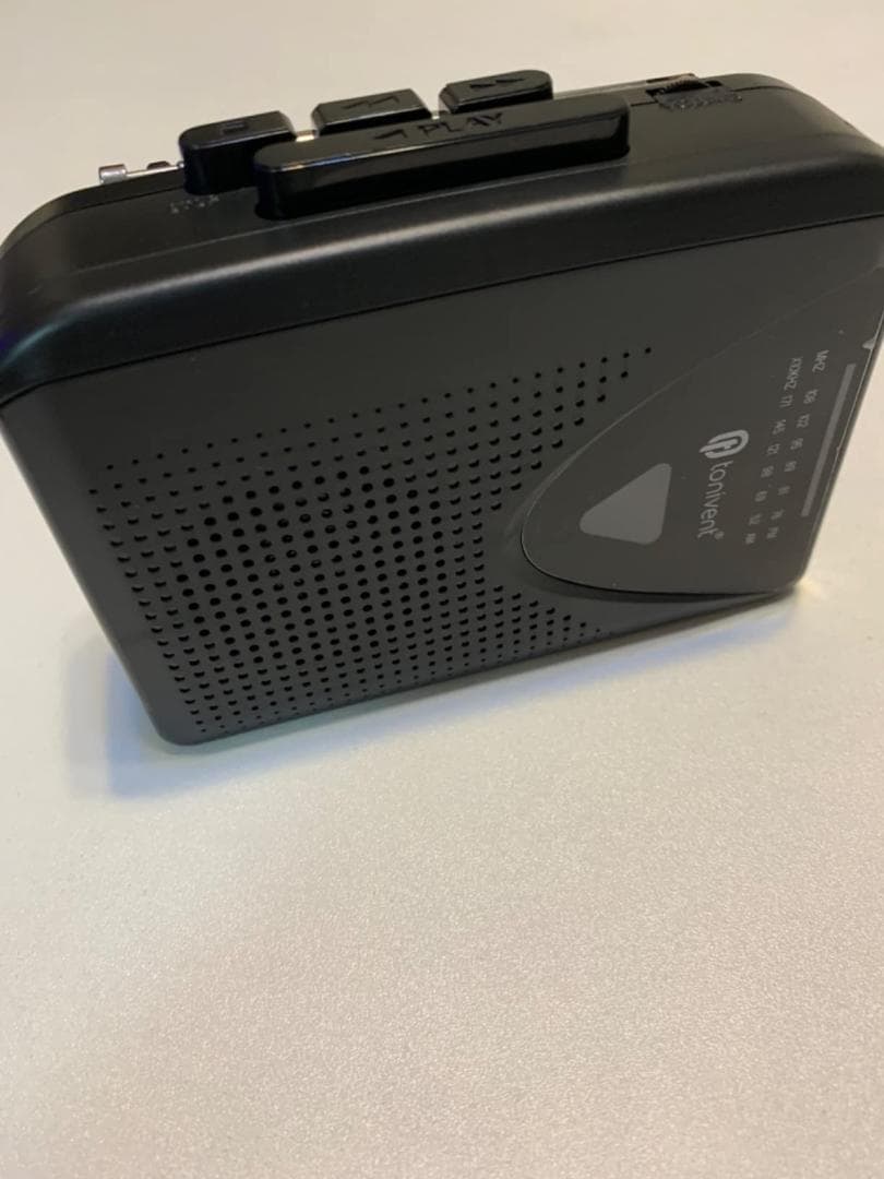 ポータブルカセットプレーヤー ラジオ機能付き 軽量・コンパクト ブラック色