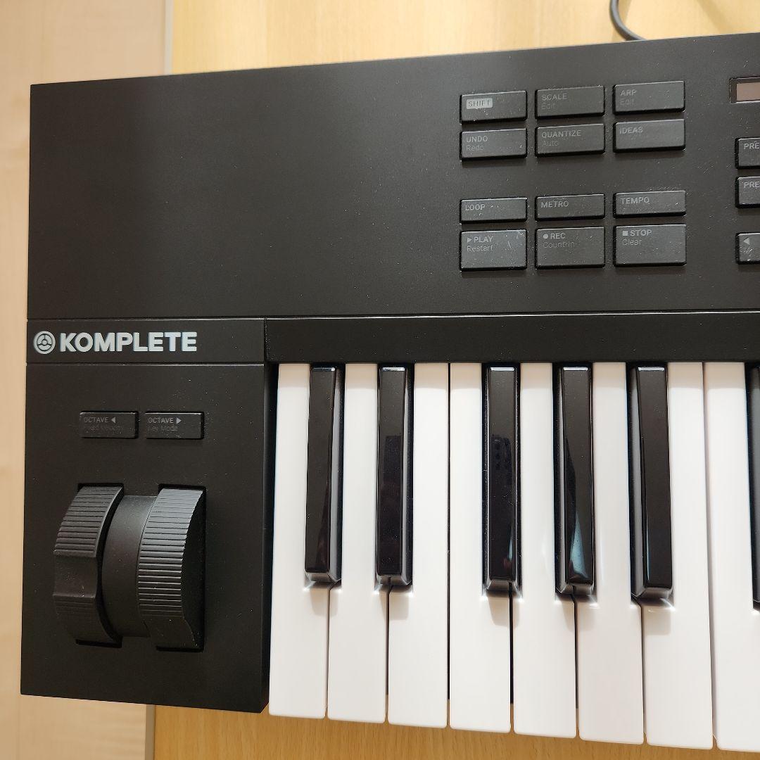 KOMPLETE KONTROL A49 MIDIキーボード