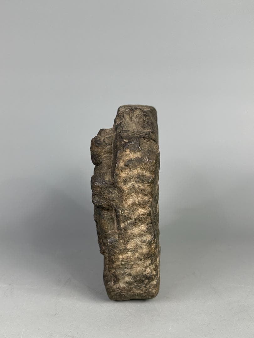 仏教美術ガンダーラ美術　石仏レリーフ彫刻人物像　石彫装飾　 古代インド　古物保証