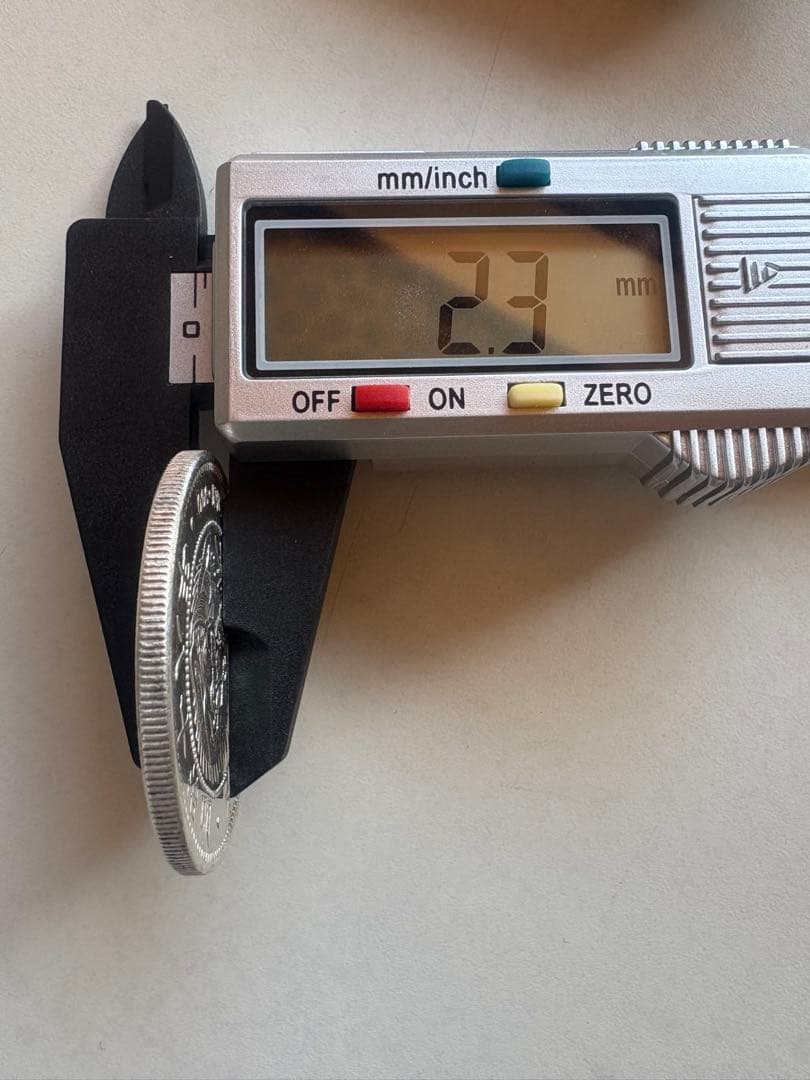 【本物保証】極美品　大型　一圓銀貨　明治18年銘