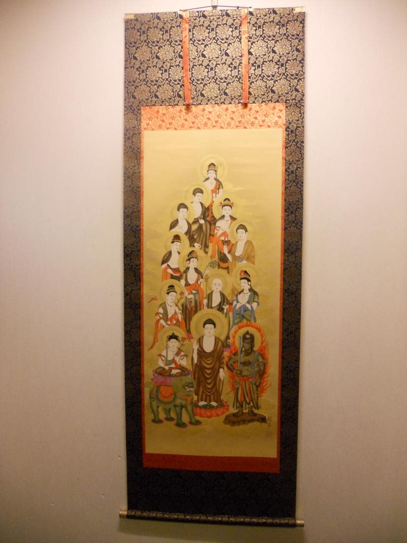 掛け軸 『 十三佛 』 朝陽 作 絹本 共箱 希少 軸装 掛軸 美品 です。