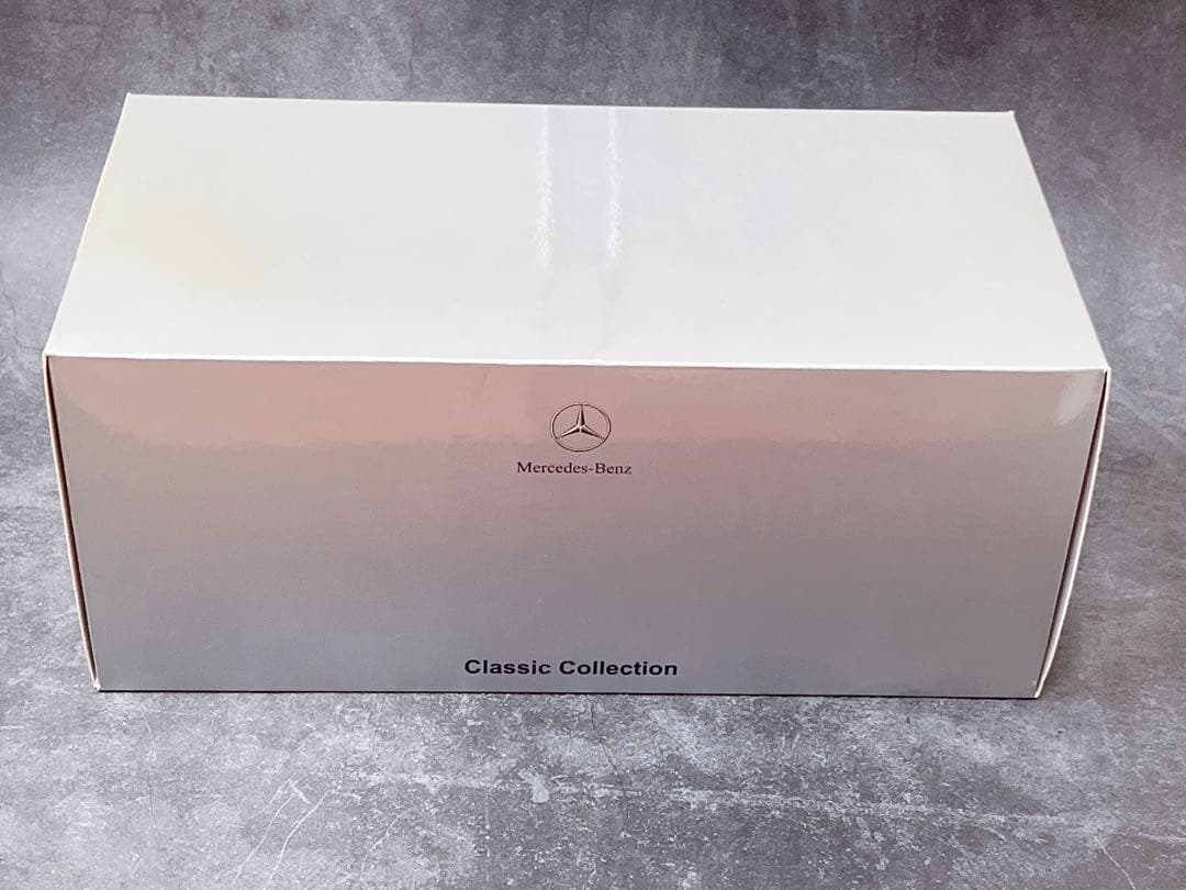 ディラー別注品 オートアート1/18 メルセデス ベンツ 190E 2.5-16