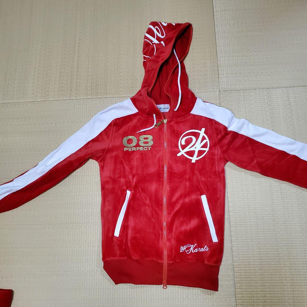 24 Karats フード付き赤ジャケット＆パンツセット