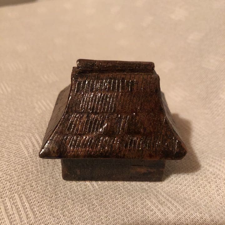 茶道具　香合　茅葺き屋根　田舎家　家型