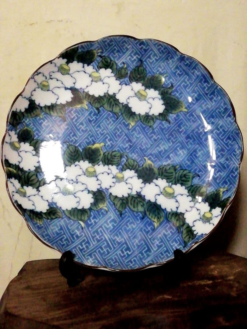 京都の老舗ブランド「たち吉」の大皿/ 英国で高値取引