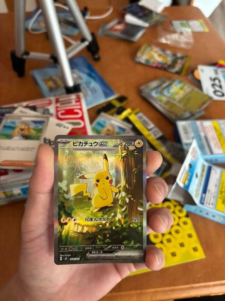 ピカチュウEXカード HP200 攻撃力320