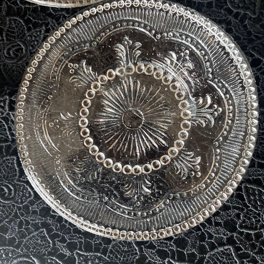 アンティークのプレスガラス製 明治〜昭和ガラスの小皿5枚セット　ウランガラス