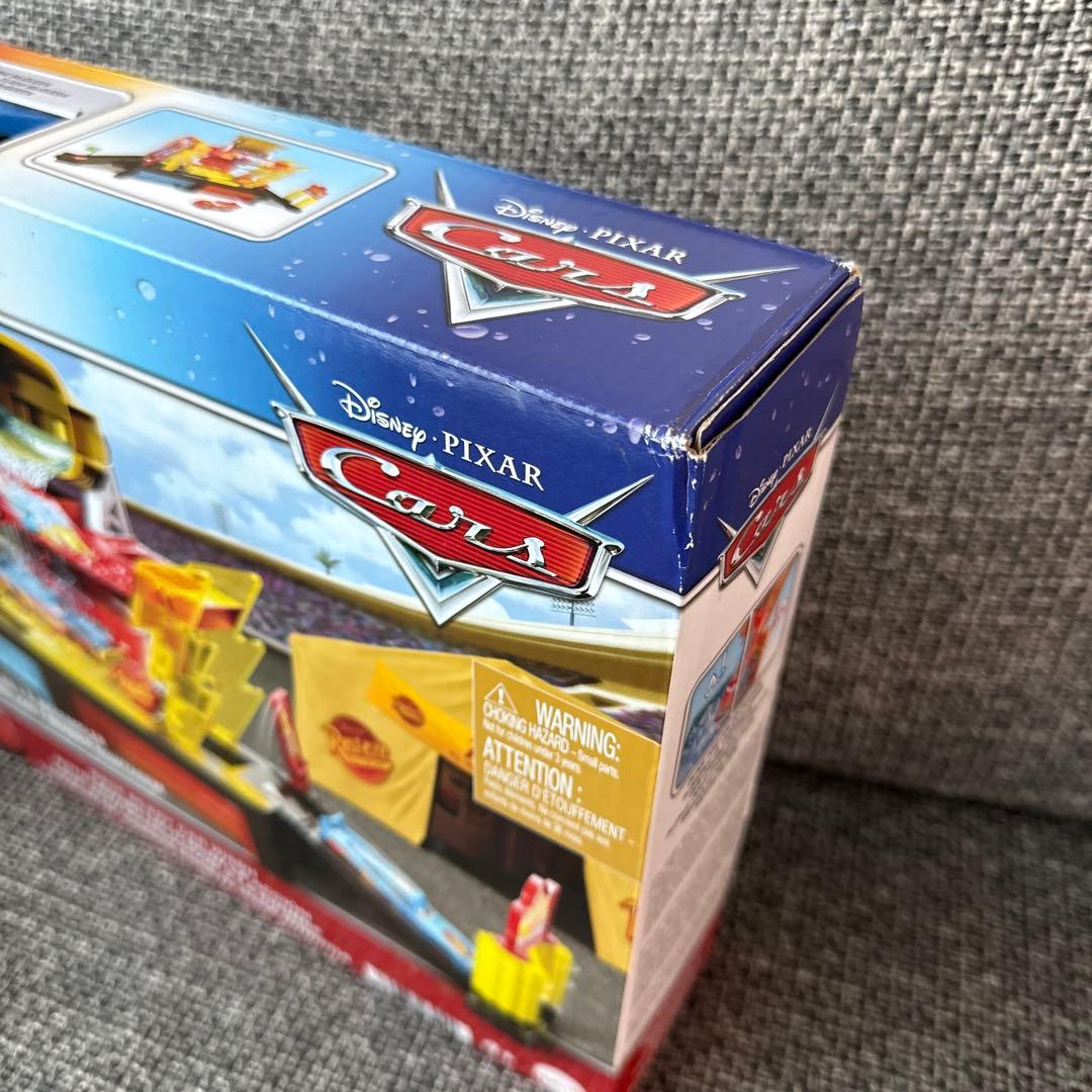マテル社 ディズニー カーズ 洗車プレイセット 色が変わるマックィーン