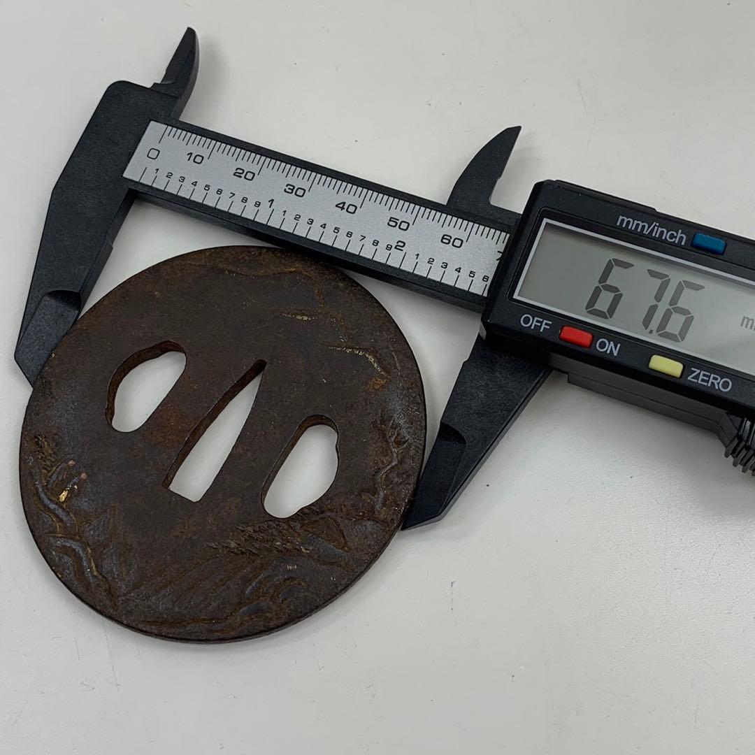 刀鍔 金象嵌 金彩 刀装具 鉄鍔 山水家人図 時代物