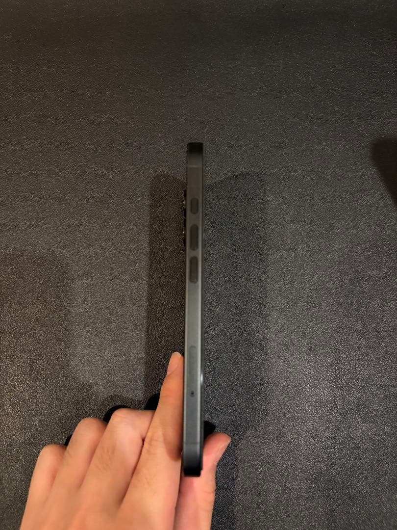 Apple iPhone 16 ブラック 128GB バッテリー100%