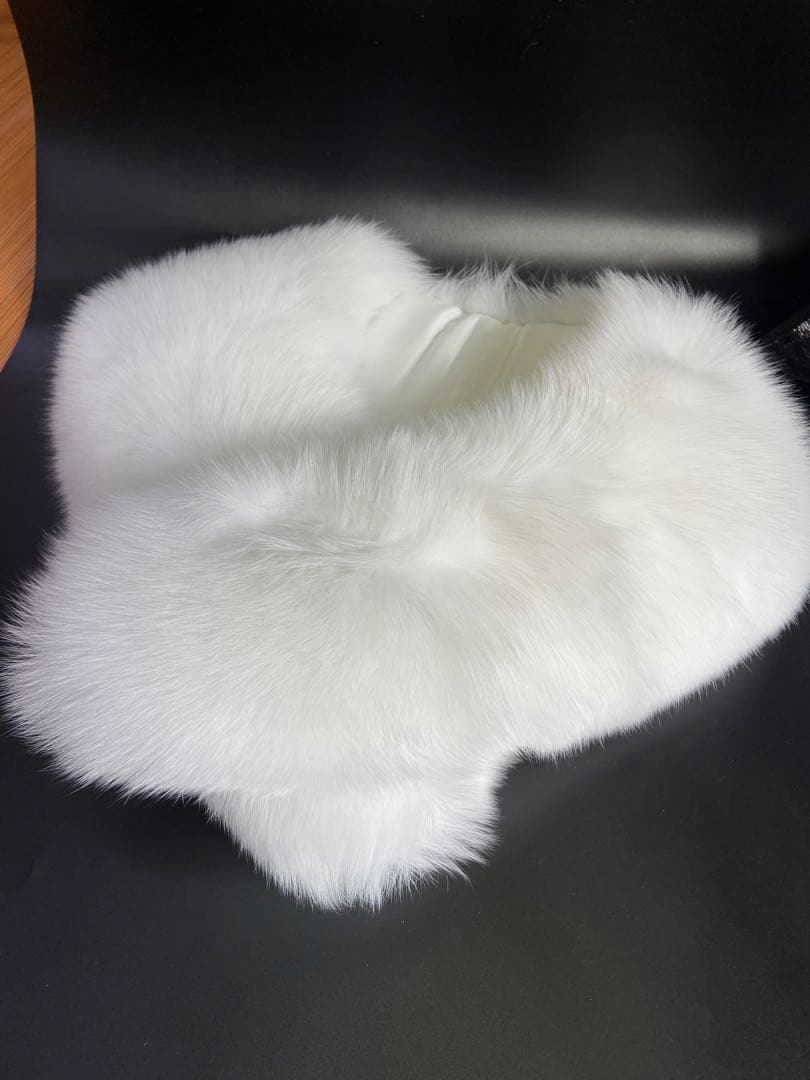 ショール　新品　未使用　在庫処分　箱付き　白　フォックス