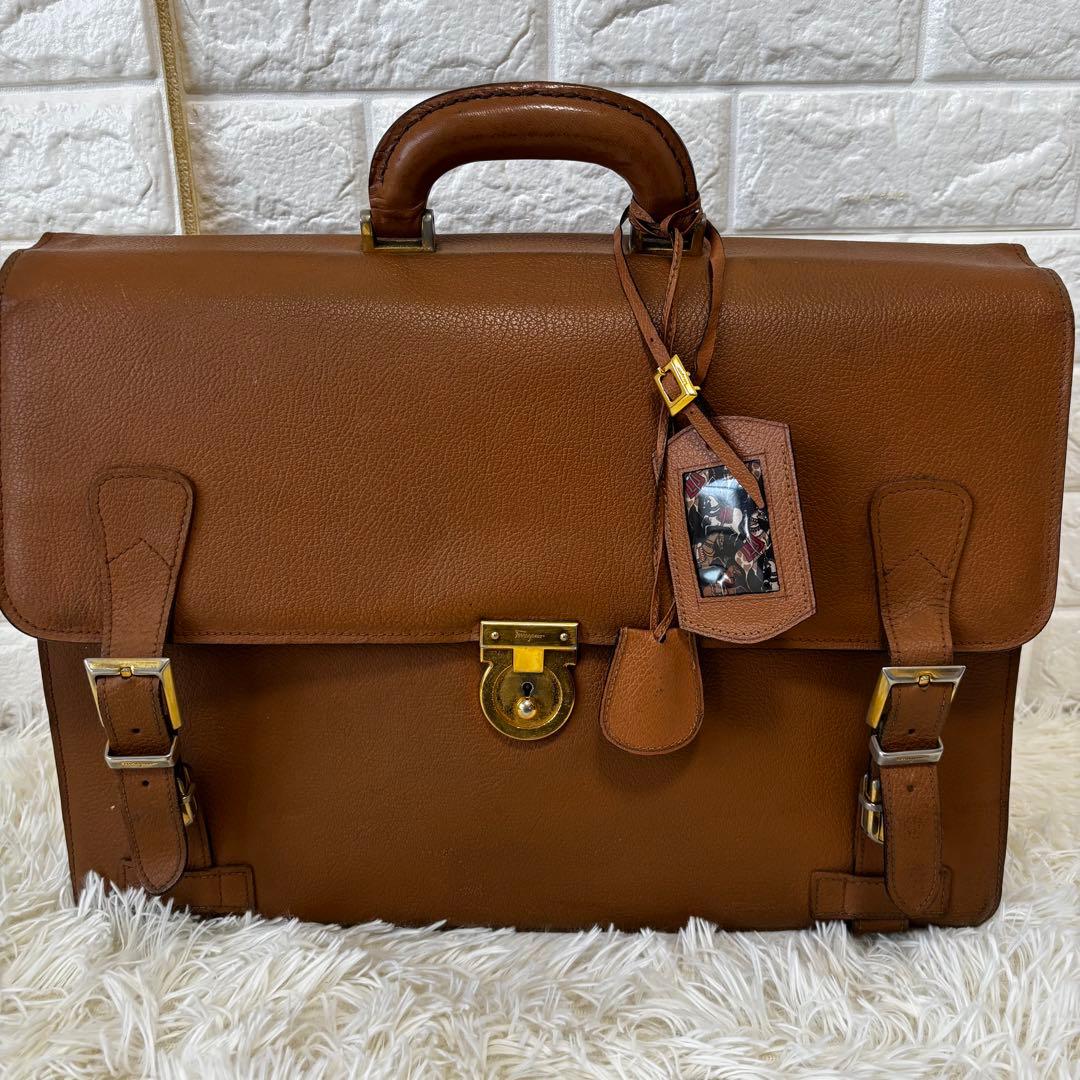 SalvatoreFerragamo ✨ブリーフケース　ガンチーニ　馬車柄　本革