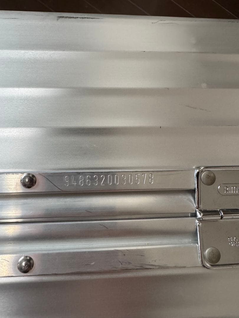 シルバー キャリーケース 伸縮式ハンドル