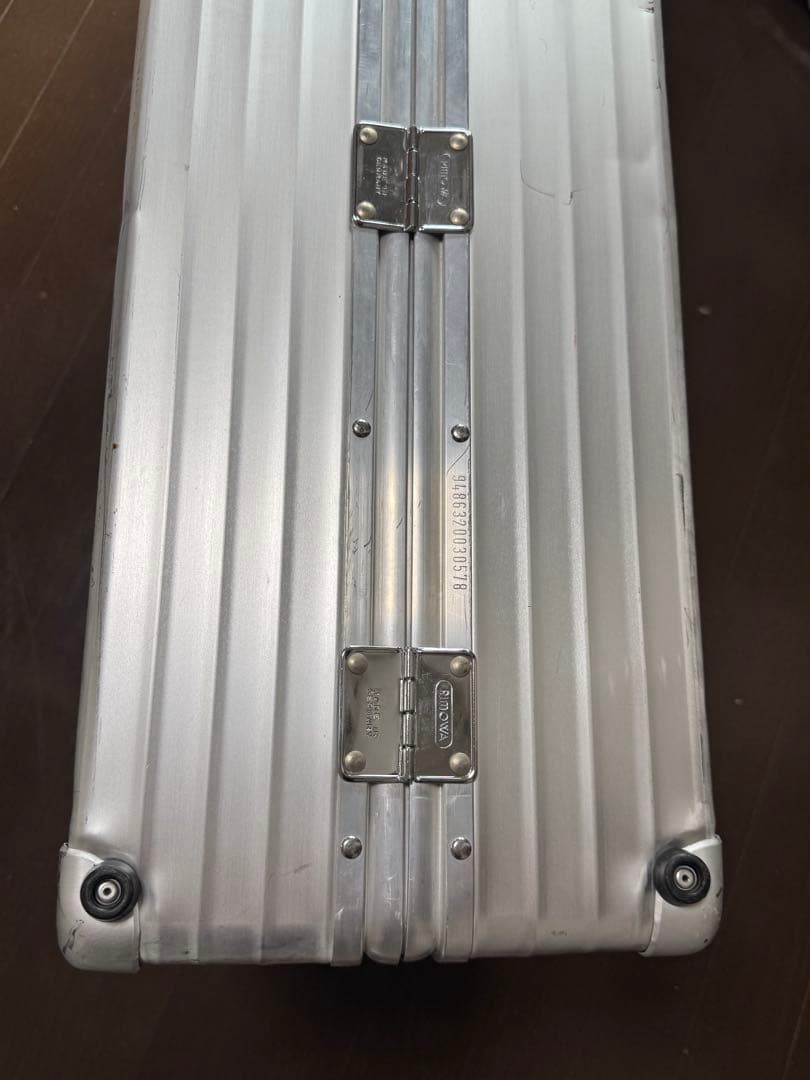 シルバー キャリーケース 伸縮式ハンドル