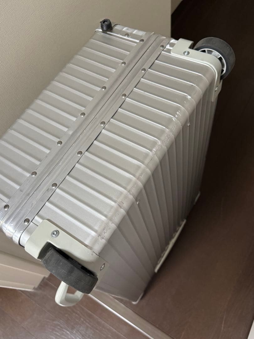 シルバー キャリーケース 伸縮式ハンドル
