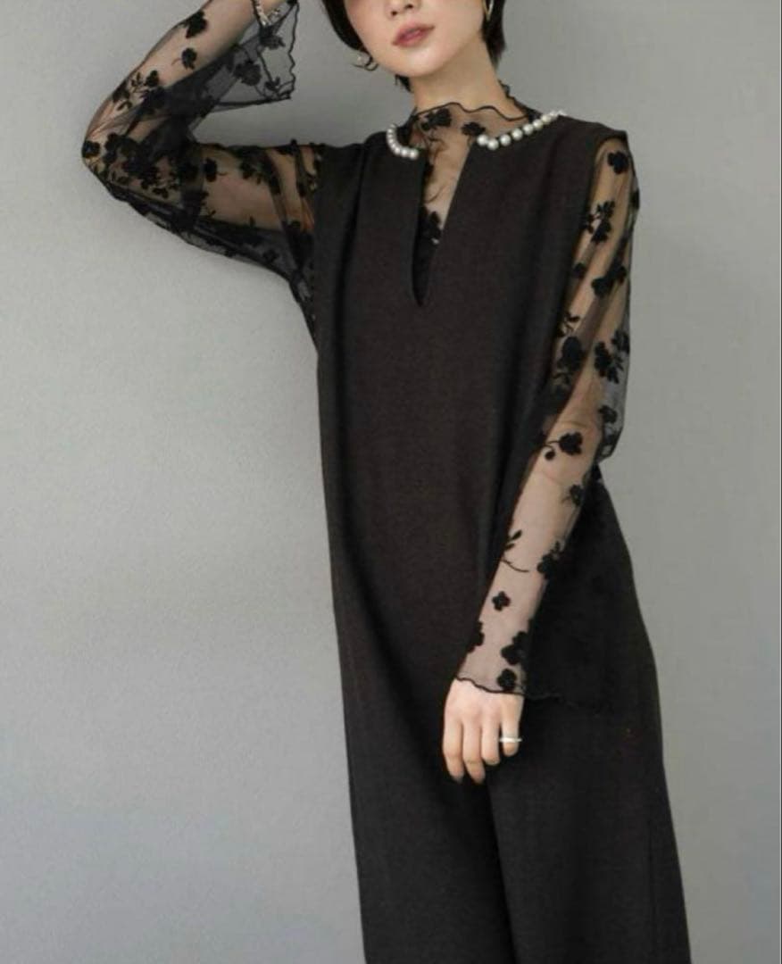 lumier リュミエ パールデザインキー・ネックワンピース　シアートップス　黒