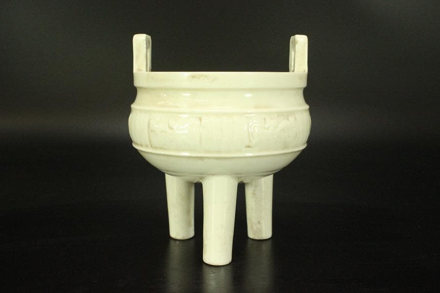 中国美術 白磁 饕餮紋 三足 双耳 香炉 高13.8cm(LC632)