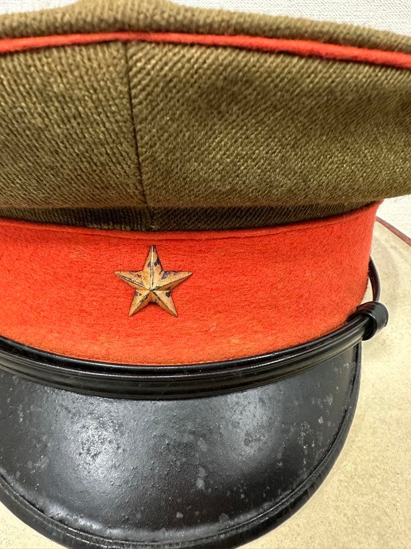 軍帽 赤と緑 星バッジ付き 帽子ケース付き