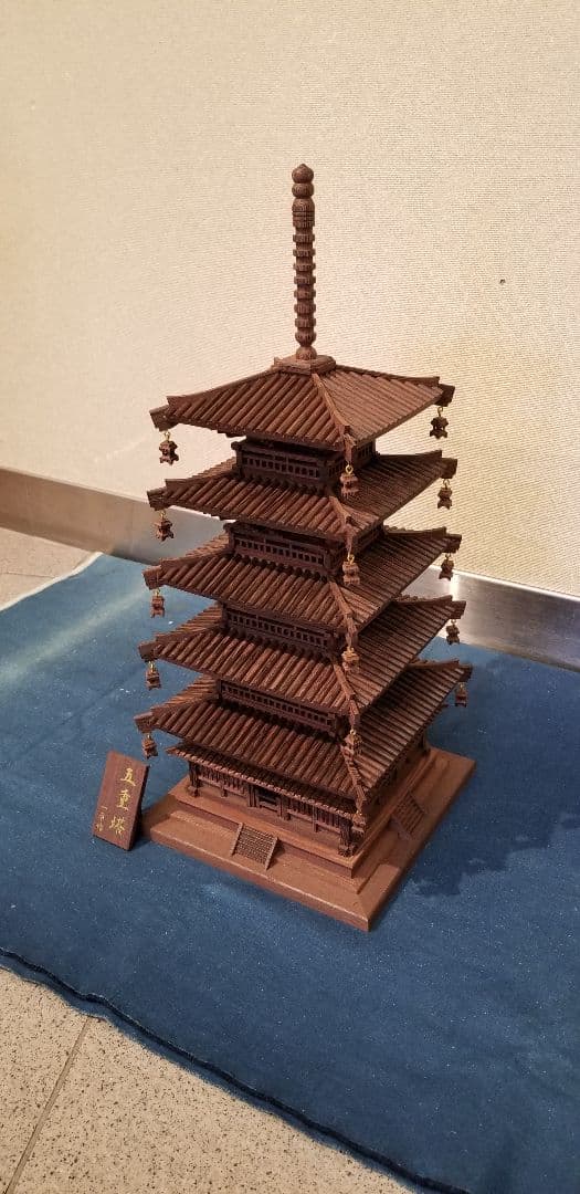 鉄刀木と書いて(たがやさん)と呼びます。唐木の中でも幻の銘木と言われた珍しい逸品