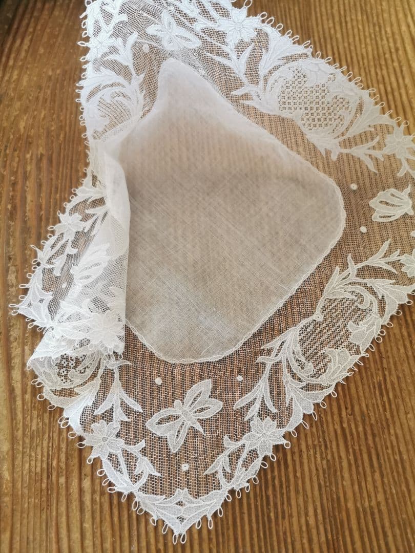 アンティーク キャリックマクロスレース バタフライと花 チュール ハンカチクロス