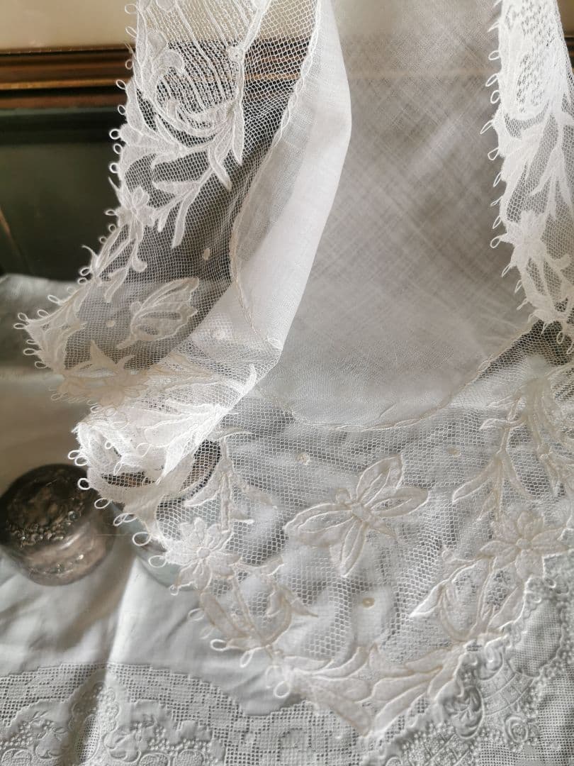 アンティーク キャリックマクロスレース バタフライと花 チュール ハンカチクロス