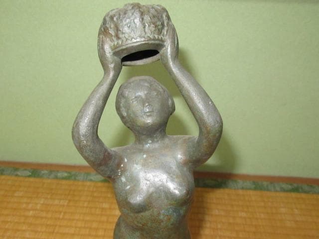 本物 美品 1970年代◆ブロンズ像 彫刻家 五十嵐芳三『王冠を掲げる裸婦』