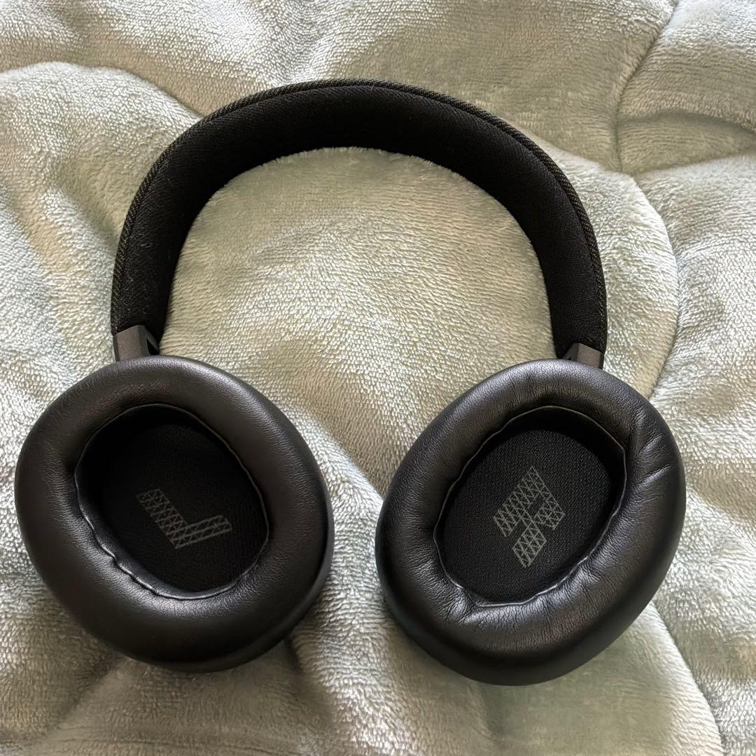 美品 JBL ワイヤレスヘッドホン ブラック LIVE770NC