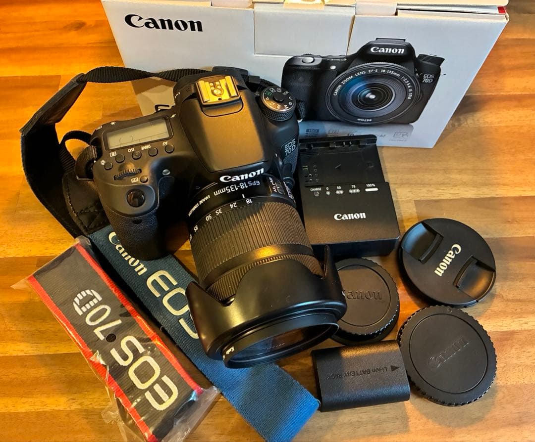 Canon EOS 70D デジタル一眼 EF-S（18-135mm）レンズ付き