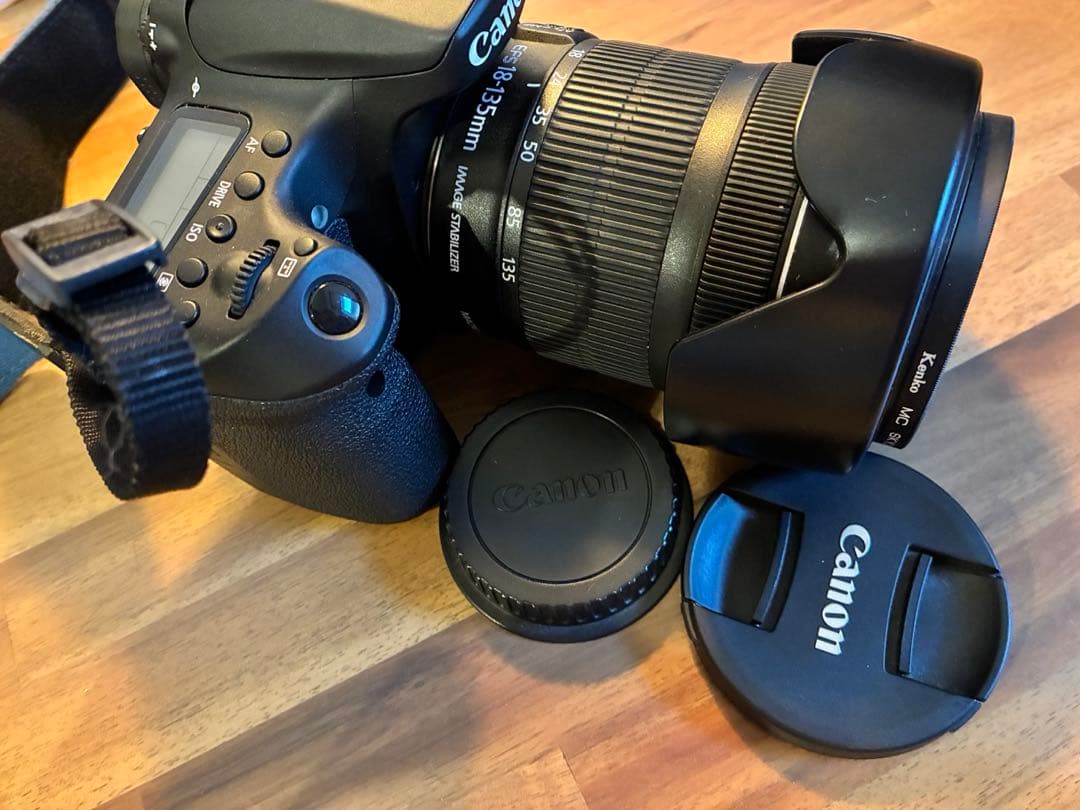 Canon EOS 70D デジタル一眼 EF-S（18-135mm）レンズ付き