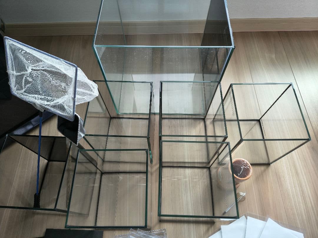 ガラス水槽7個セットとLEDライト,すくうものなど