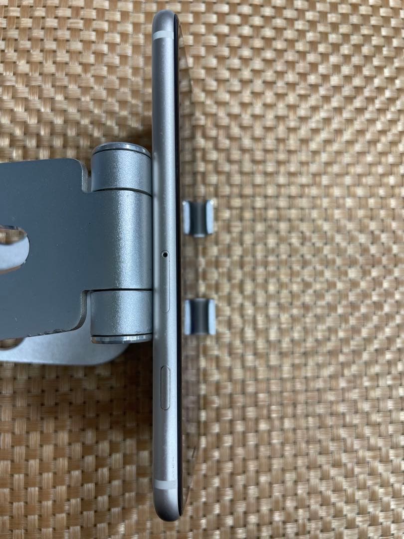 iPhone SE 第3世代 64 GB スターライトSIMフリー【7317】