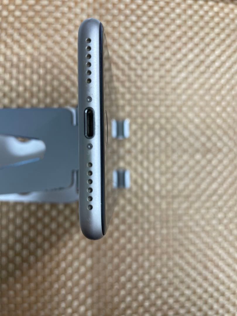 iPhone SE 第3世代 64 GB スターライトSIMフリー【7317】