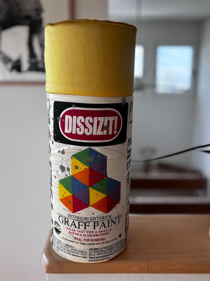 DISSIZIT! スプレー缶 クッション バンクシー
