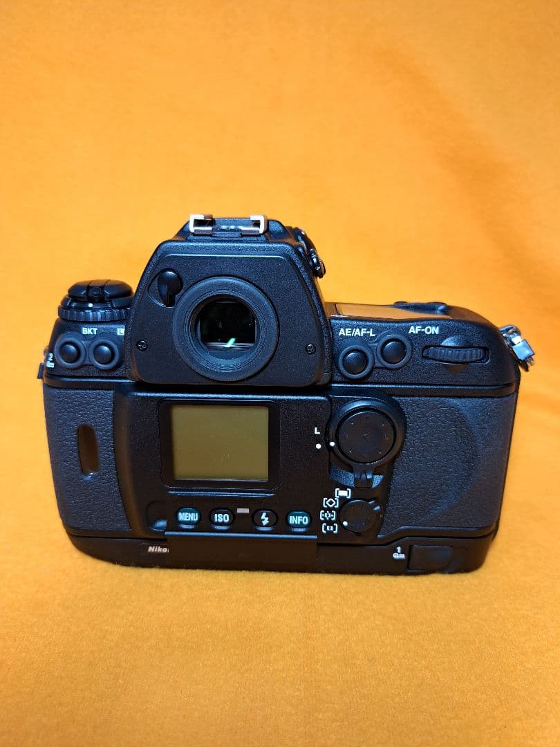 n*u様 Nikon F6　ほぼ新品