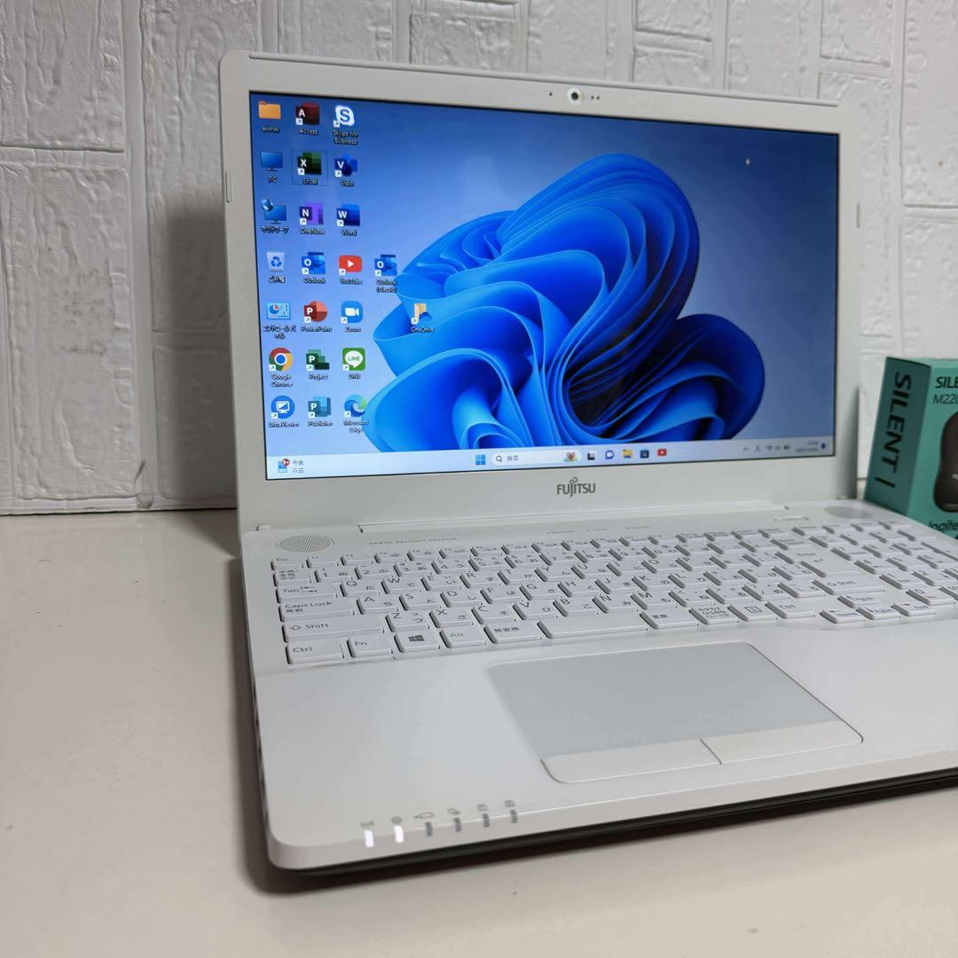 Windows11オフィス付き　サクサクSSD256GB 美品　富士通ノートPC