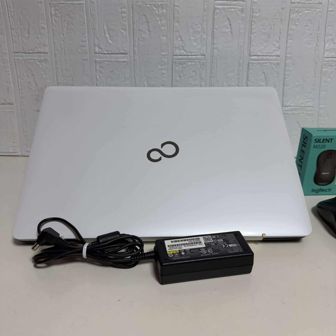 Windows11オフィス付き　サクサクSSD256GB 美品　富士通ノートPC