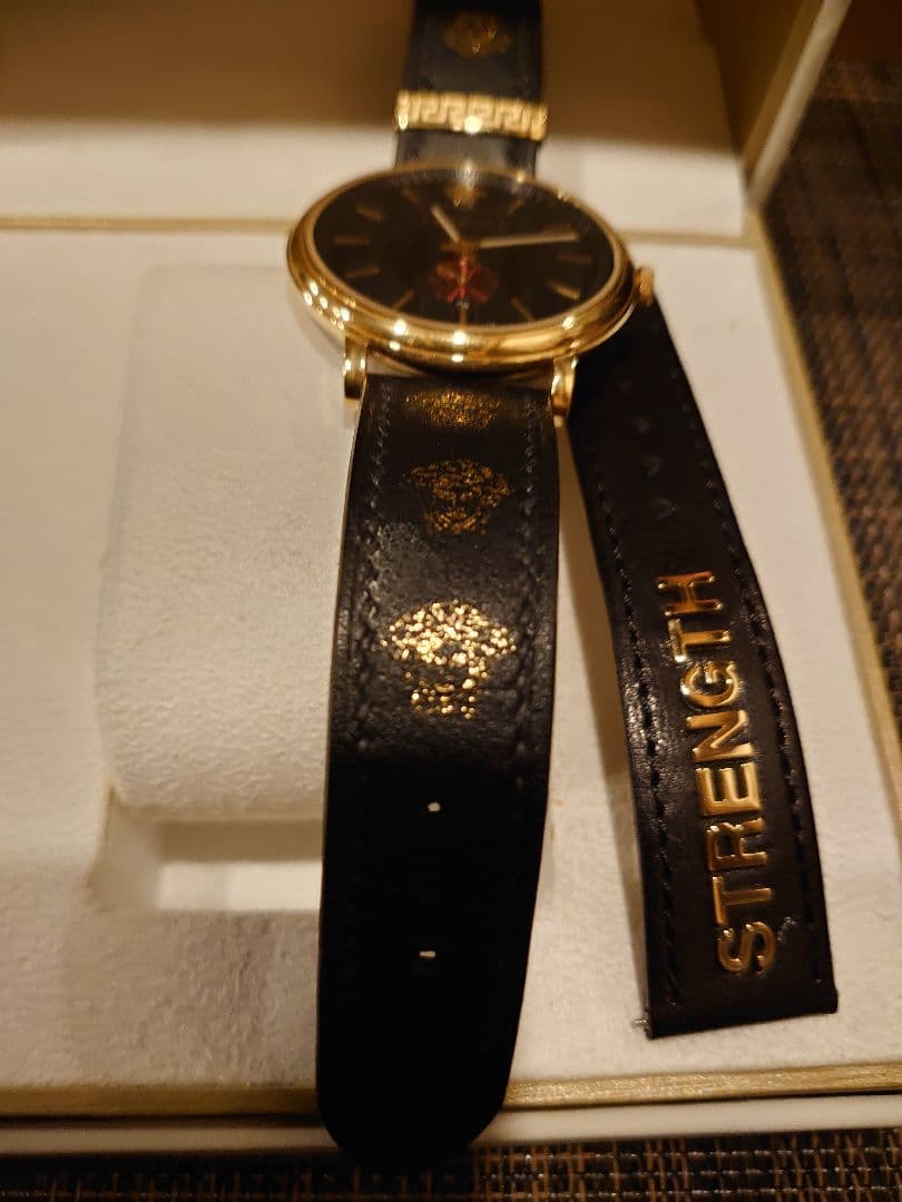 d*i様 値下　VERSACE ヴェルサーチ 腕時計 レザーバンド 替え付き　銀