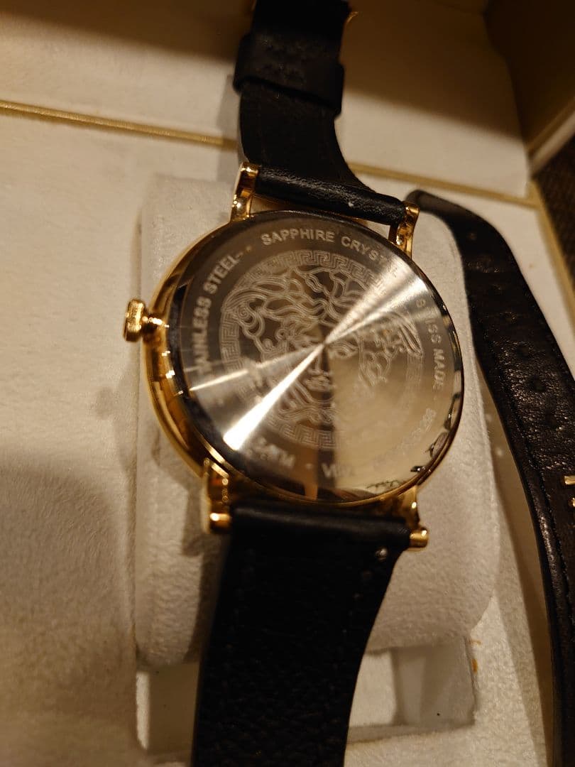 d*i様 値下　VERSACE ヴェルサーチ 腕時計 レザーバンド 替え付き　銀